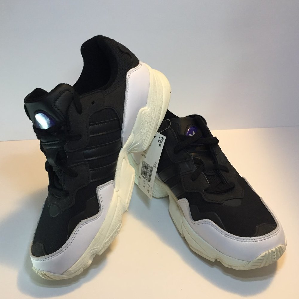 Adidas Boy's Yung-96 G27406 Size 6 Big Kids New
